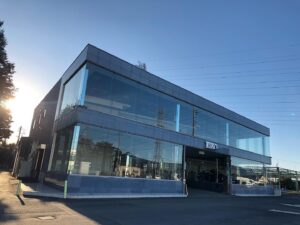 社屋-斜め