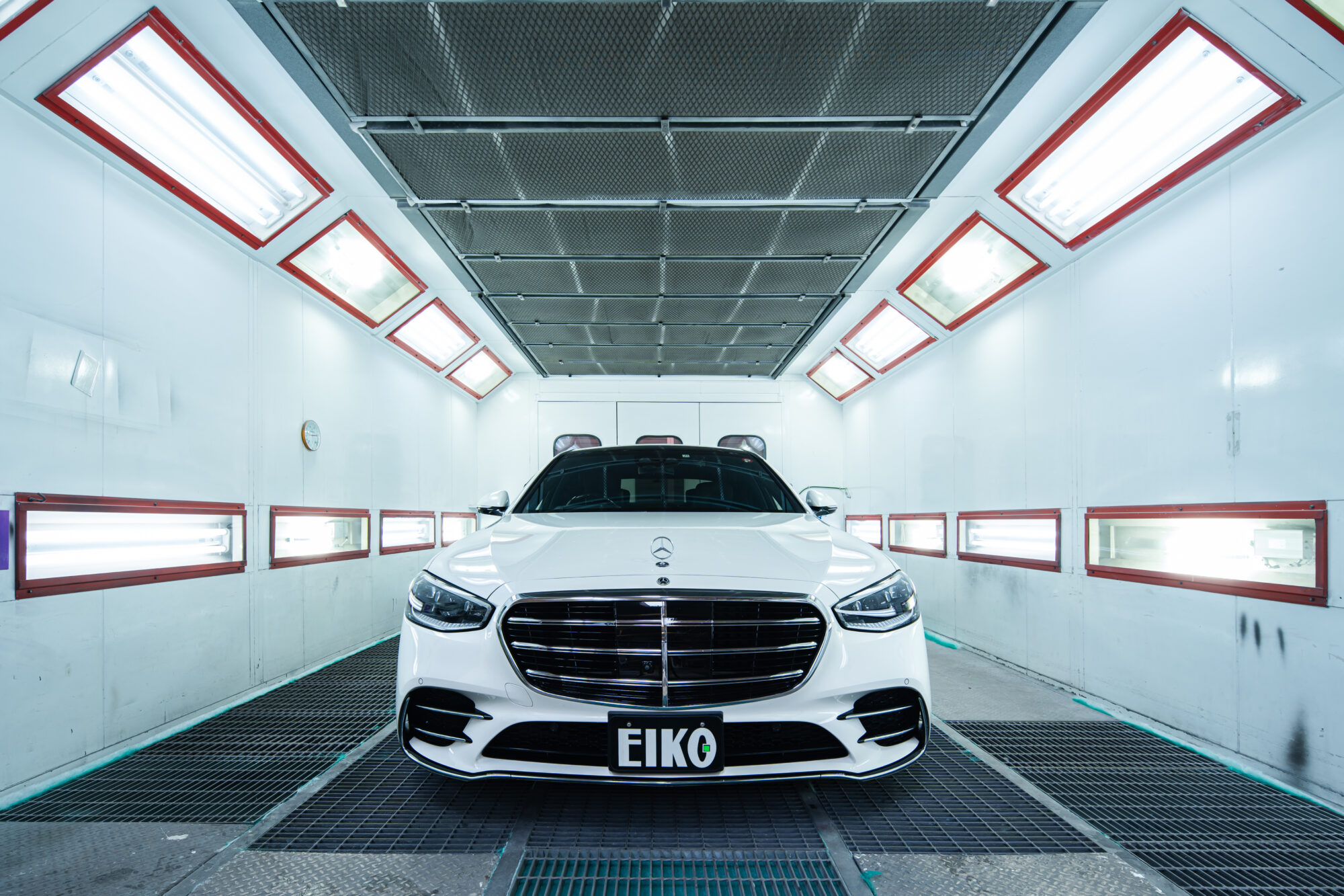 イタリア製塗装ブース正面