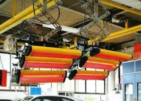 塗装用乾燥機　天井から下がる機器設備　様々な乾燥機のうちの一つ